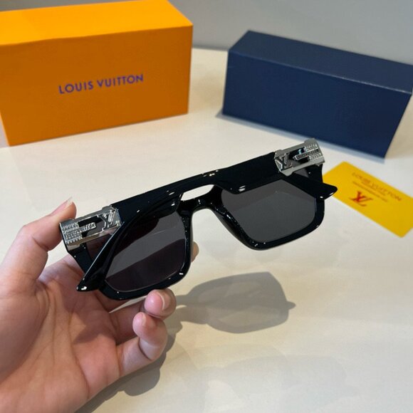 Louis Vuitton Women\'s Black Sunglasses main image 5